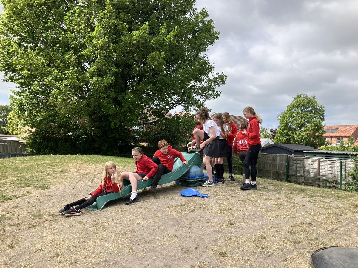 NorthDuffieldSc's tweet image. There’s never a dull moment during @OPAL_CIC lunchtimes. The children have particularly loved dressing up in our outdoor theatre this week and we’ve seen some great loose parts in action across the site, everything from theme park rides to rocket launchers! #PlanForPlay