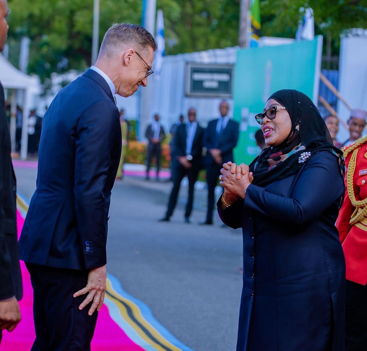 📍Ziara yenye mafanikio. Hongera Rais Mhe. Dkt. <a href="/SuluhuSamia/">Samia Suluhu</a> kwa ukaribu wako kwa mgeni, Rais wa Jamhuri ya Finland Mhe. Alexander Stubb. #TanzaniaDiplomacy. 

<a href="/Ulkoministerio/">MFA Finland 🇫🇮</a> <a href="/mfa_tanzania/">MFA Tanzania</a> <a href="/ikulumawasliano/">ikulu_Tanzania</a> <a href="/jmkikwete/">Jakaya Kikwete</a> <a href="/Mjengaomar/">Omar Kashera</a> <a href="/DrHmwinyi/">Dr Hussein Ali Mwinyi</a> <a href="/MsigwaGerson/">Gerson Msigwa</a> <a href="/UbaloziPretoria/">Tanzania High Commission | Pretoria</a>