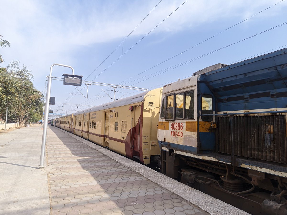 Chiragsuthar46's tweet photo. 05045/46 लालकुआं-राजकोट-लालकुआं एक्सप्रेस समर स्पेशल  रेल सेवा का संचालन  ( 14 ट्रिप )
वाया :-इज्जतनगर,बरेली,कासगंज,मथुरा, भरतपुर,जयपुर,फुलेरा, मकराना,डेगाना,मेड़ता रोड़,जोधपुर,लूणी,समदड़ी,जालोर,मारवाड़ भीनमाल,भीलडी,महेसाना,सुरेंद्रनगर
Ex. RJT : 19.05.2025
Ex. LKU : 29.06.2025 https://t.co/NMCEGUPcsY