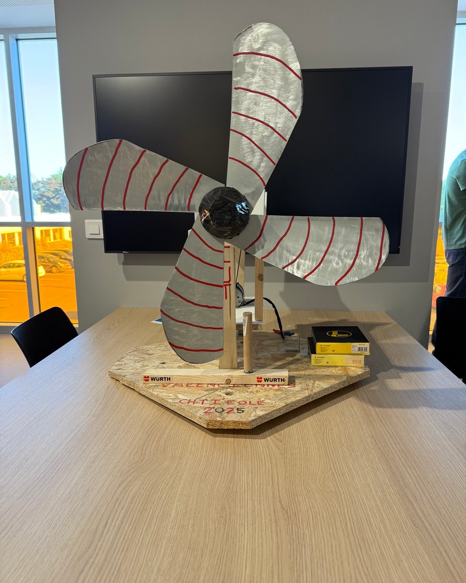Compétition nationale #gimeole🏆Les équipes de #BUT #GIM #Valenciennes ont conçu en 24h une éolienne qui produit de l’électricité et remporté la 1ère place🥳. Bravo à nos étudiants pour leur engagement et leur esprit d’équipe !