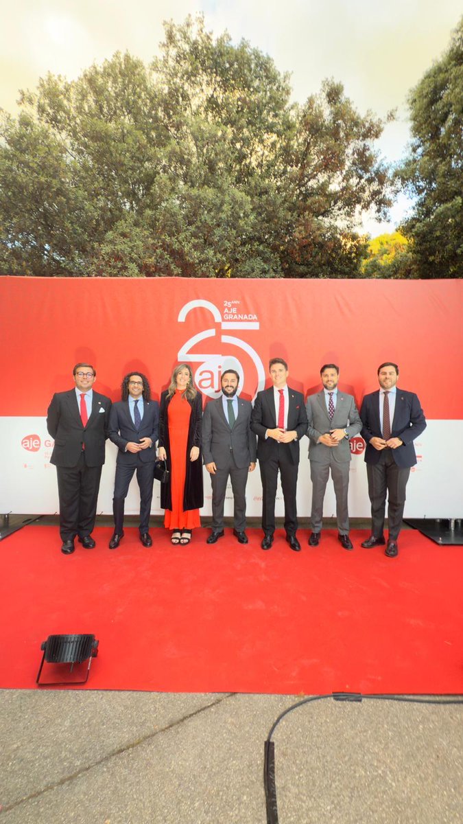 AJE ANDALUCIA (@aje_andalucia) on Twitter photo Grandísima gala a la que asistimos anoche celebrando el 25 aniversario de <a href="/AJE_Granada/">AJE Granada</a> ¡Enhorabuena compañeros! Grandísima gala a la que asistimos anoche celebrando el 25 aniversario de <a href="/AJE_Granada/">AJE Granada</a> ¡Enhorabuena compañeros!