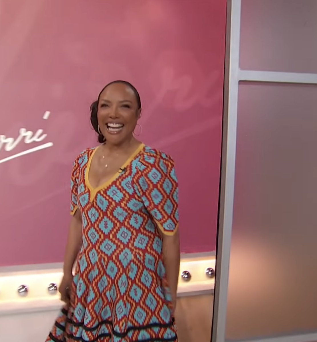 MaXhosaAfrica's tweet photo. Thee iconic @MsLynnWhitfield wearing our #MAXHOSA dress during her interview at the #SherriShow for the new seasons premiere of 'The Chi'. https://t.co/0MVYql2EtI