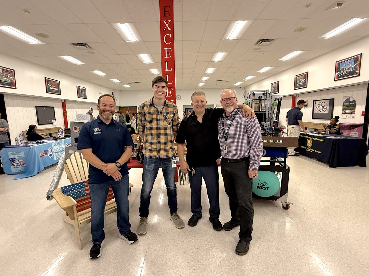 Trade Union/Career Fair a success!
smithtown.k12.ny.us/News/Trade-Uni… 
#BELIEVE