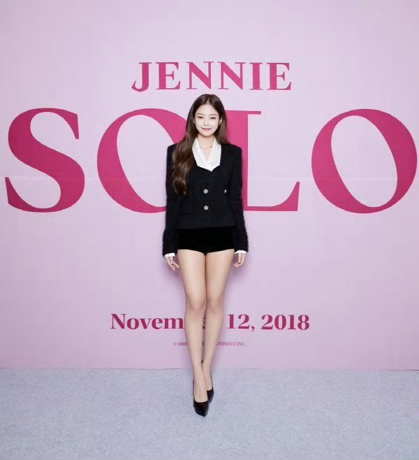 Rosyrosesbaby's tweet photo. Solo press confrense 2018 https://t.co/aZxOotTuIX