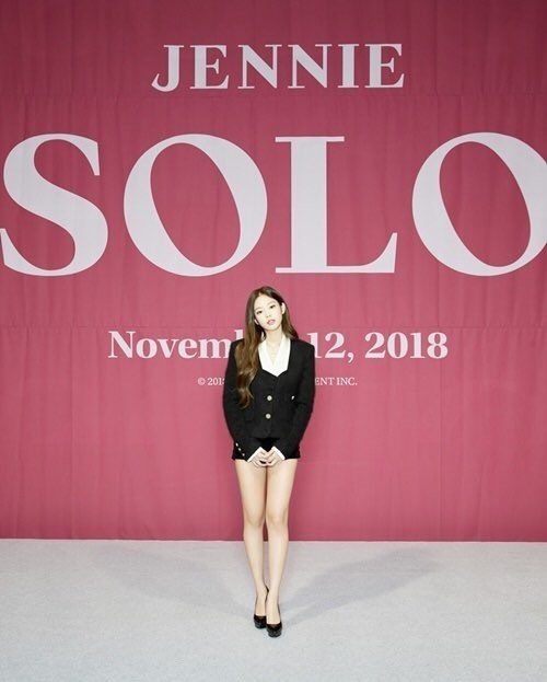 Rosyrosesbaby's tweet photo. Solo press confrense 2018 https://t.co/aZxOotTuIX
