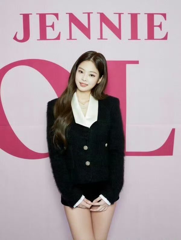 Rosyrosesbaby's tweet photo. Solo press confrense 2018 https://t.co/aZxOotTuIX