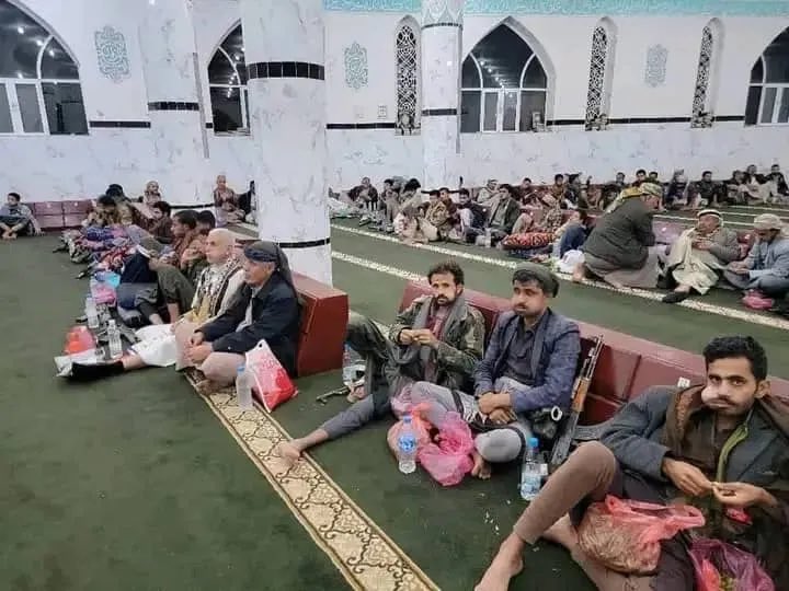 قلبوا مساجد اليمن استراحات للقات والمقيل والرقص والزوامل والشمه والطلاسم 
وشرب الويسكي 
ويشتوا يحرروا المسجد الأقصى وفلسطين 😂

يكذبون كما يتنفسون 
جماعة الشاذ عبده ميرندا 
#صنعاء