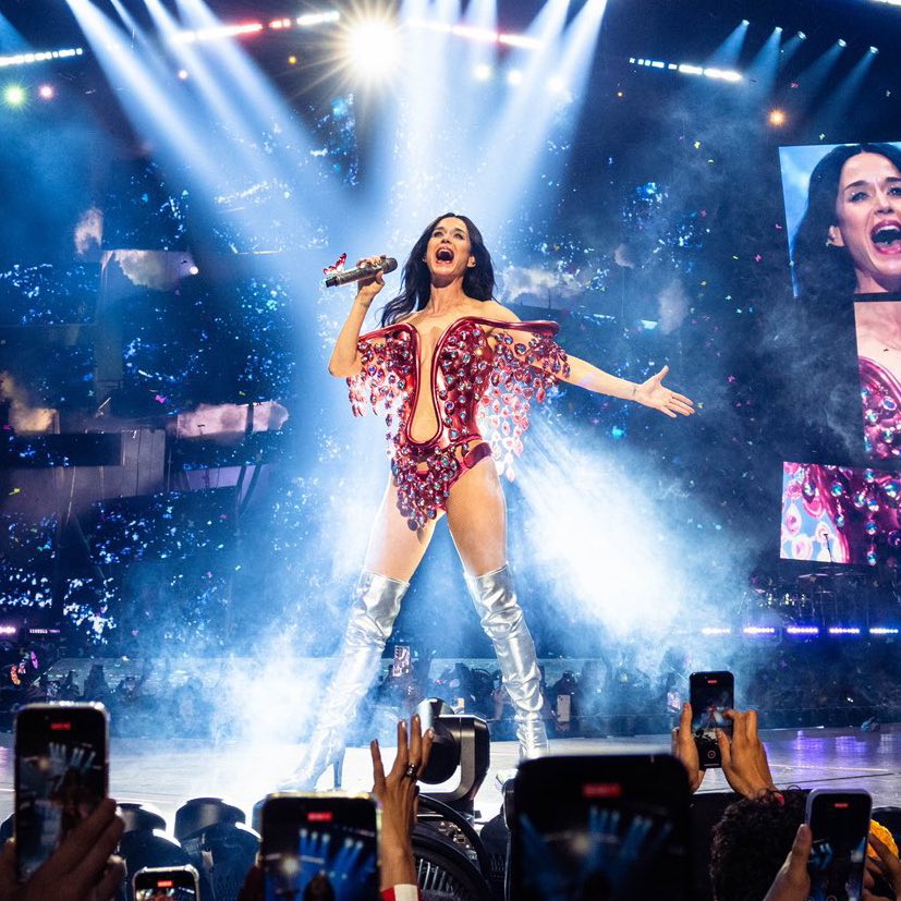 todaykatyp's tweet image. #BOXSCORE: The Mexican leg of THE LIFETIMES TOUR grossed $12.5M from 77,565 tickets sold — all 5 shows sold out! 🇲🇽

Average attendance: 15,513 (100%)
Average gross: $2.5M per show