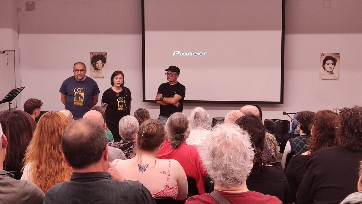 IzquierdaRevol's tweet photo. Empieza en Barcelona la proyección de LAS ARMAS NO BORRARÁN TU SONRISA con Adolfo Difour, Olga Gutiérrez, Javier Almazán y Javier Montañés.

Organizado por el @SindicEstudiCat, @EsqRevoluciona y el @cotcolectivo, hoy escucharemos a los protagonistas de la Transición sangrienta. https://t.co/t580O9QdYJ