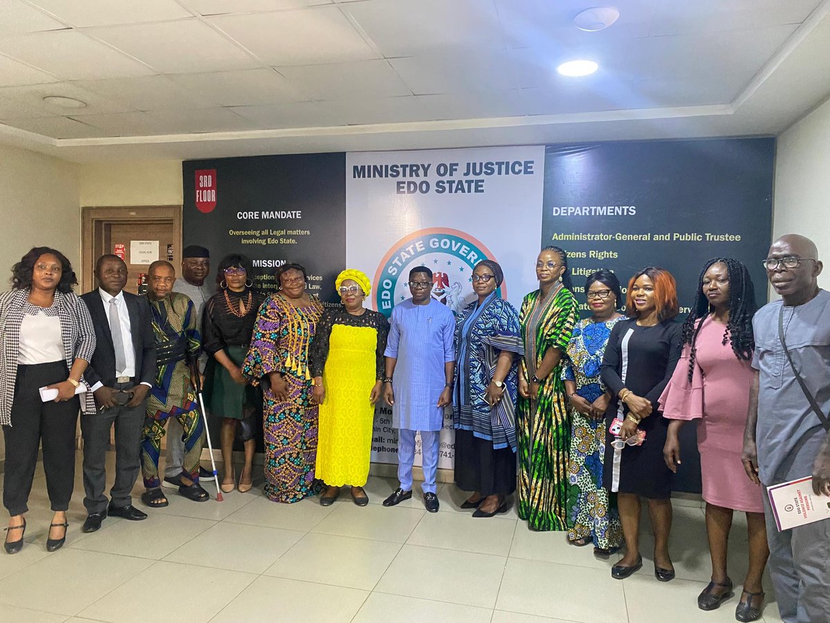 MOJEdoState's tweet photo. The Edo State Attorney General and Commissioner for Justice, Dr. Samson Osagie has played host to members of Echoes of Women in Africa Initiatives.
#Justice #Edo #Benin https://t.co/10lfS3mC8Y