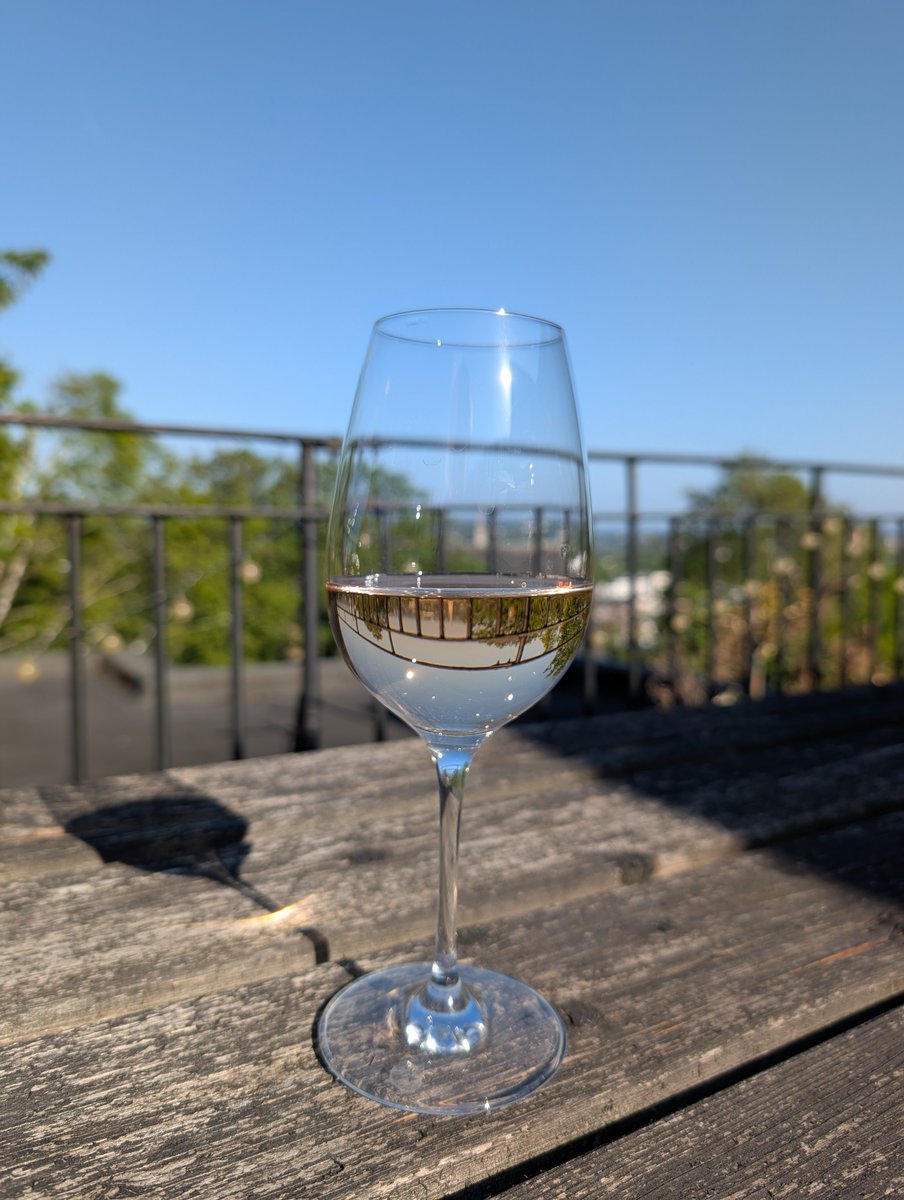 Happy Friday folks...

Hope you've enjoyed this fantastic weather and it's lifted the mood. 

Think we could all do with more sunshine in our lives, and there is surely much more to come.

Have a fantastic weekend and share some love with someone special.
