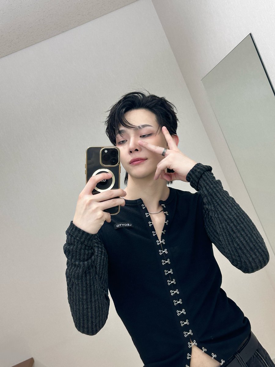 andTEAMOutfit's tweet photo. #nicholas_outfit #nicholas_ootd #nicholas #엔팀아웃핏 #앤팀패션 ──★ ˙🧷!! #lecyto @andTEAM_members

#andteam_outfit #andTEAM #エンティーム #앤팀 #ケイ #フウマ #ニコラス #王奕翔 #ウィジュ #변의주 #의주 #ユウマ #ジョウ #ハルア #タキ #マキ #후마 #케이 #니콜라스 #유마 https://t.co/AKlTvhB7oe