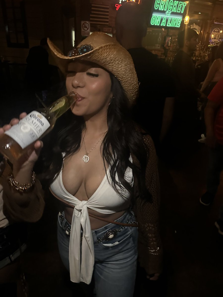 jazgonzvlez's tweet photo. Birthday pics from your cowgirl 🤠 https://t.co/oLCU4z2aZw