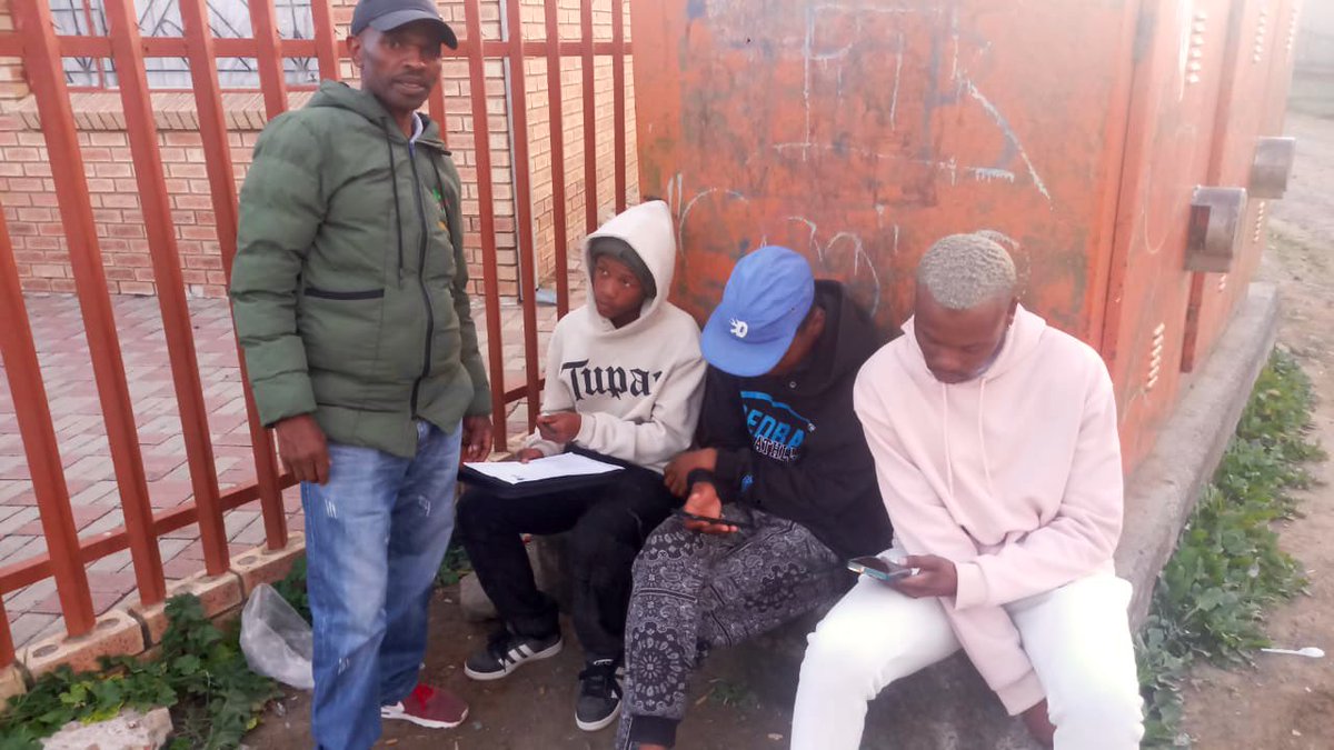 EFF_FreeState's tweet photo. 📍EFF Red Friday📍
#EFFRedFriday membership recruitment in Moqhaka ward15.
Every street, every corner sikhona.
#JoinEFF https://t.co/w0nkIJ9KaD