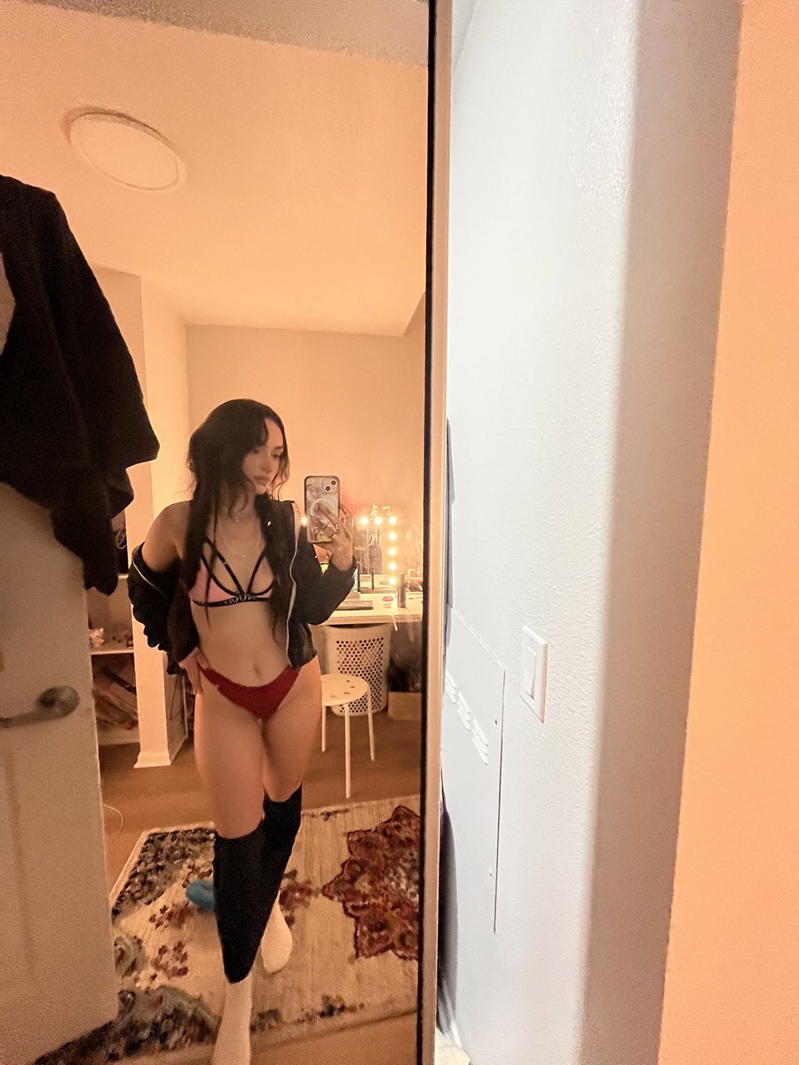 Peep the coochie lip
linktr.ee/xxoph
