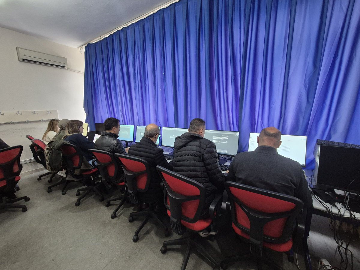 Trabzon İl MEM BT İl Koord. olarak Dijital Beceri Eğitimleri kapsamında Vakfıkebir'de gerçekleştirdiğimiz ve eğitmenliğini Fatih Projesi Eğitmeni Mehmet Ural'ın yaptığı 12-16 Mayıs 2025 Yapay Zeka Uygulamaları Kursunu tamamladık. 
<a href="/hasan_uygun91/">hasan uygun</a> <a href="/yedamlaci/">Yunus Emre DAMLACI</a> <a href="/mebyegitek/">Yenilik ve Eğitim Teknolojileri Genel Müdürlüğü</a>