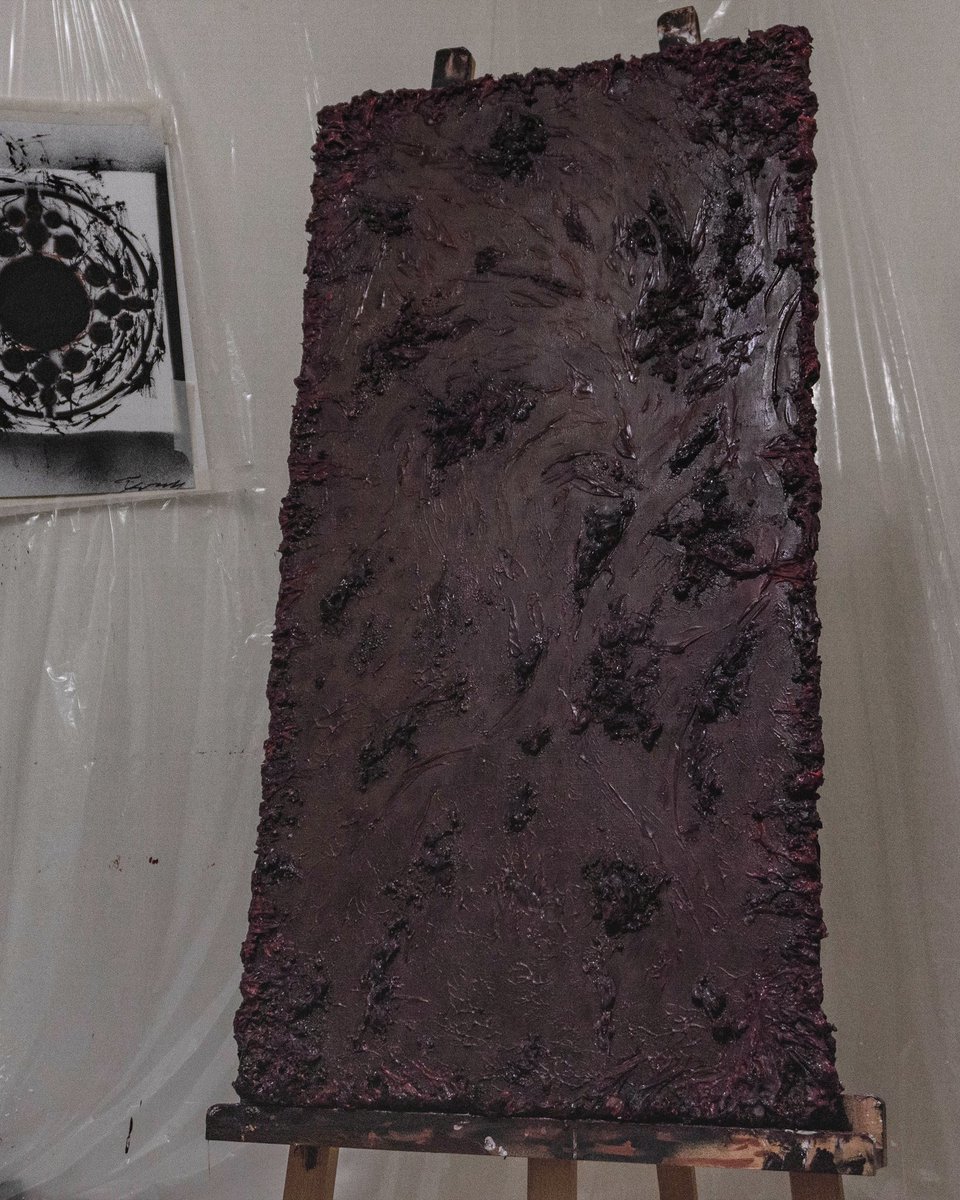 "THE GATE"

Une exploration du passage, du changement

100x50cm 
Mousse, silicone, pâte de texture et huile sur toile.

01-2025-josephcampagne