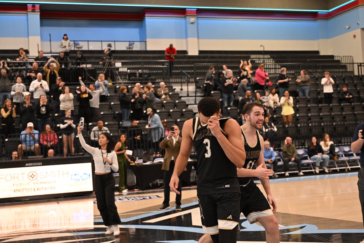Harding_MBB's tweet photo. Up like our name’s Lazarus 🏆

#EDGE | #GoBisons https://t.co/3ZhYsgRDMA