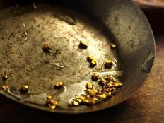 📈 With gold up 18% YTD amid tariffs &amp; inflation, miners are catching attention. UBS sees strong momentum, in gold stocks. $RGR.C / $RGRLF offers exposure as gold miners step into the spotlight.

Read here: etfdb.com/leveraged-inve…

#Gold #Mining #Investing