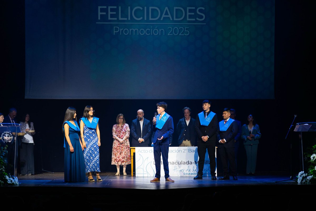 Nuestros alumnos de 2º de Bachillerato se graduaron ayer en una ceremonia llena de emoción, gratitud y esperanza. 
¡Gracias por tantos momentos compartidos!
¡Felicidades, promoción 2025!
#colegiosHHCC #EducaciónVicenciana