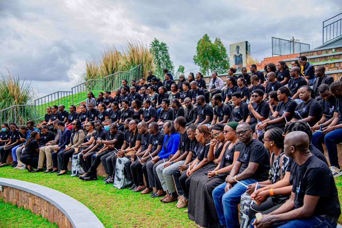 HospitNyarugeng's tweet photo. 2/2

Ni umunsi waranzwe no gusura Urwibutso rwa Jenoside yakorewe Abatutsi rwa Nyanza ya Kicukiro, kunamira inzirakarengane ziharuhukiye, gucana urumuri rw’icyizere, kuremera Uwarokotse Jenoside utishoboye ndetse no gutanga inkunga yagenewe ibikorwa byo kubungabunga Urwibutso. https://t.co/k4cb2MlEIM