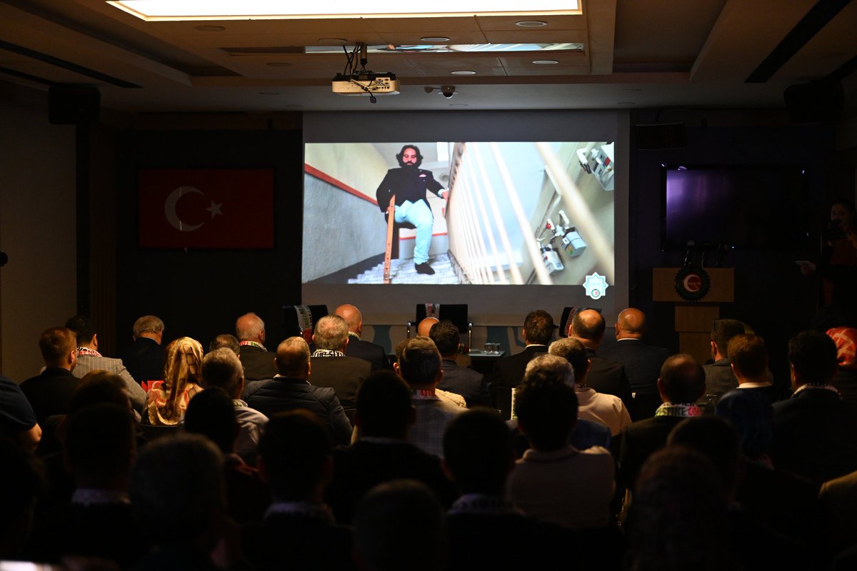 Dünya Engelliler Haftası
 vesilesiyle HAK-İŞ tarafından düzenlenen panele G.Merkez adına katıldık. 

Engellilerin çalışma ve sosyal hayata katılmalarında son 23 yılda kaydettiğimiz büyük atılımı, birlikte daha da ileriye taşıyacağız.

<a href="/hakismahmut/">Mahmut Arslan</a> 
<a href="/drbetulsayan/">Dr.Betül Sayan Kaya 🇹🇷</a> 
<a href="/AKPartiSPBGM/">AK Parti Sosyal Politikalar Başkanlığı 🇹🇷</a>