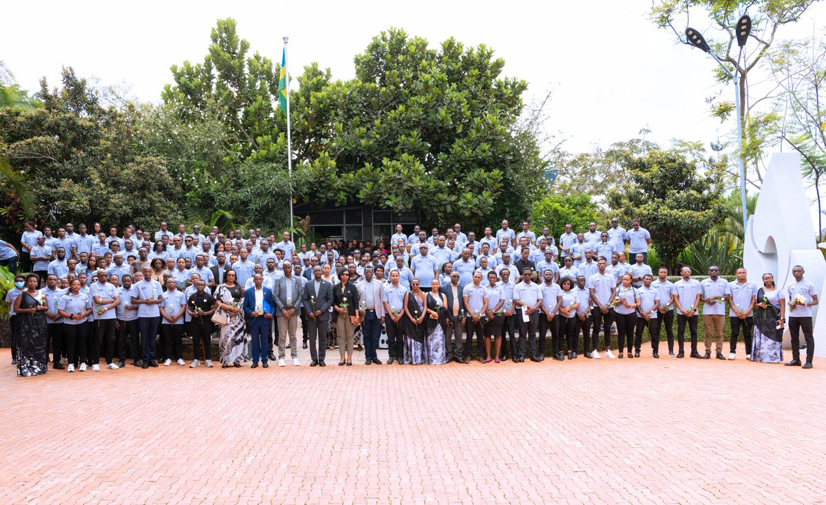 National Institute of Statistics of Rwanda (@statisticsrw) on Twitter photo Kuri uyu wa gatanu, abayobozi n'abakozi ba NISR bateraniye mu gikorwa cyo kwibuka ku nshuro ya 31 Jenoside yakorewe Abatutsi muri 1994.
Ni igikorwa cyabereye ku rwibutso rwa Jenoside rwa Kigali, aho Umuyobozi mukuru <a href="/ivanmurenzi/">Ivan Murenzi</a> yagarutse ku kamaro ko kwibuka ku bakozi b’iki Kuri uyu wa gatanu, abayobozi n'abakozi ba NISR bateraniye mu gikorwa cyo kwibuka ku nshuro ya 31 Jenoside yakorewe Abatutsi muri 1994.
Ni igikorwa cyabereye ku rwibutso rwa Jenoside rwa Kigali, aho Umuyobozi mukuru <a href="/ivanmurenzi/">Ivan Murenzi</a> yagarutse ku kamaro ko kwibuka ku bakozi b’iki