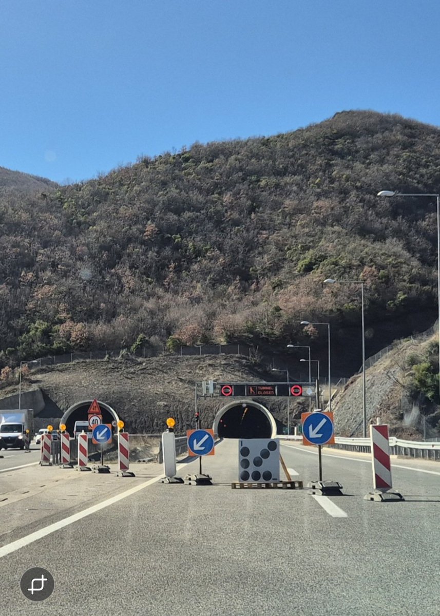 Оштетена дилетацијата на мостот кај Битола 🤣🤣🤣.
Дали сте нормални, па нема една дилетација на еден фкин мост да е прописно направена.
А се праша некој од градежната фела и новинарите што се санира во мостовите кај Демир Капија, АБДАЛИ!
sdk.mk/index.php/dopi…