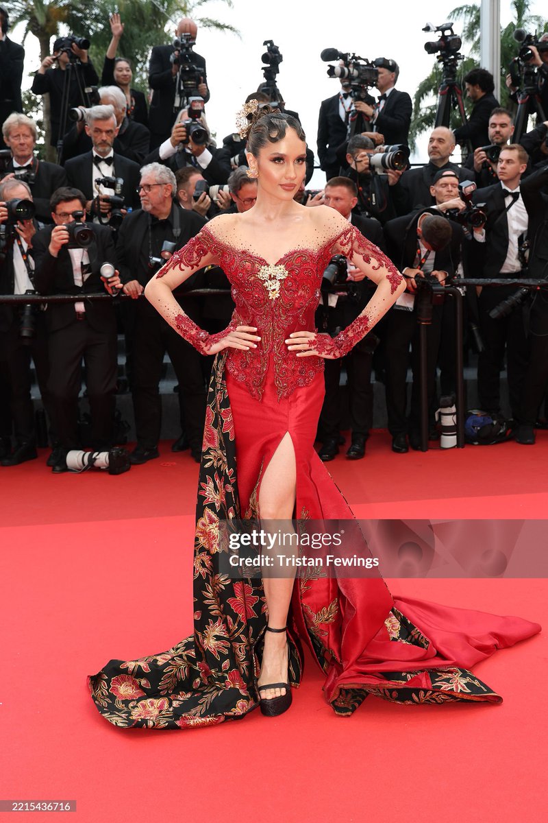 iPopBase's tweet photo. Cinta Laura Kiehl arrives at the 78th Cannes Film Festival. https://t.co/ZnNVNZyFnV