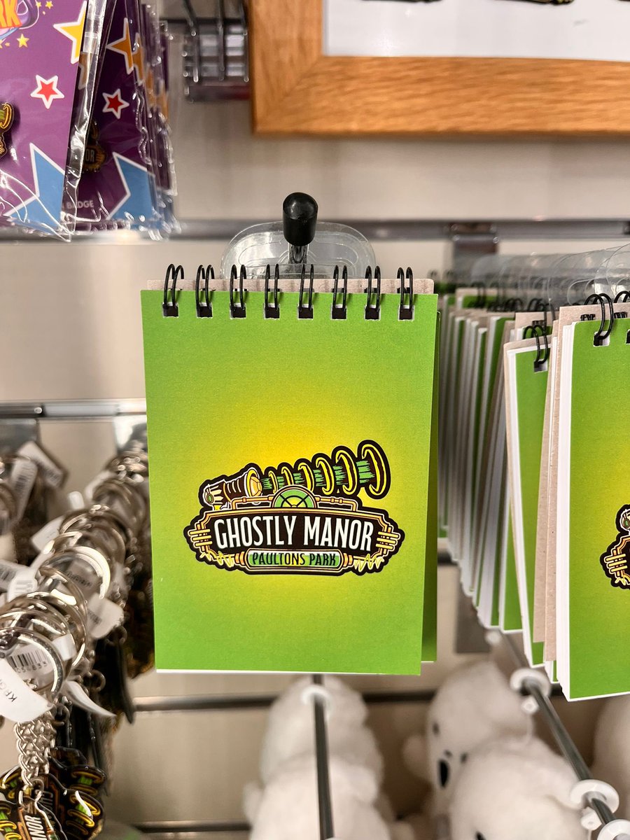 Paultons_Hoot's tweet photo. Swipe for some ghostly manor merch! today as well as getting on the ride for the first time we had a look at the new merch for the ride! 👕

Who else loves this merch?! ⬇️🤩
@PaultonsPark https://t.co/EsVgdK9D2u