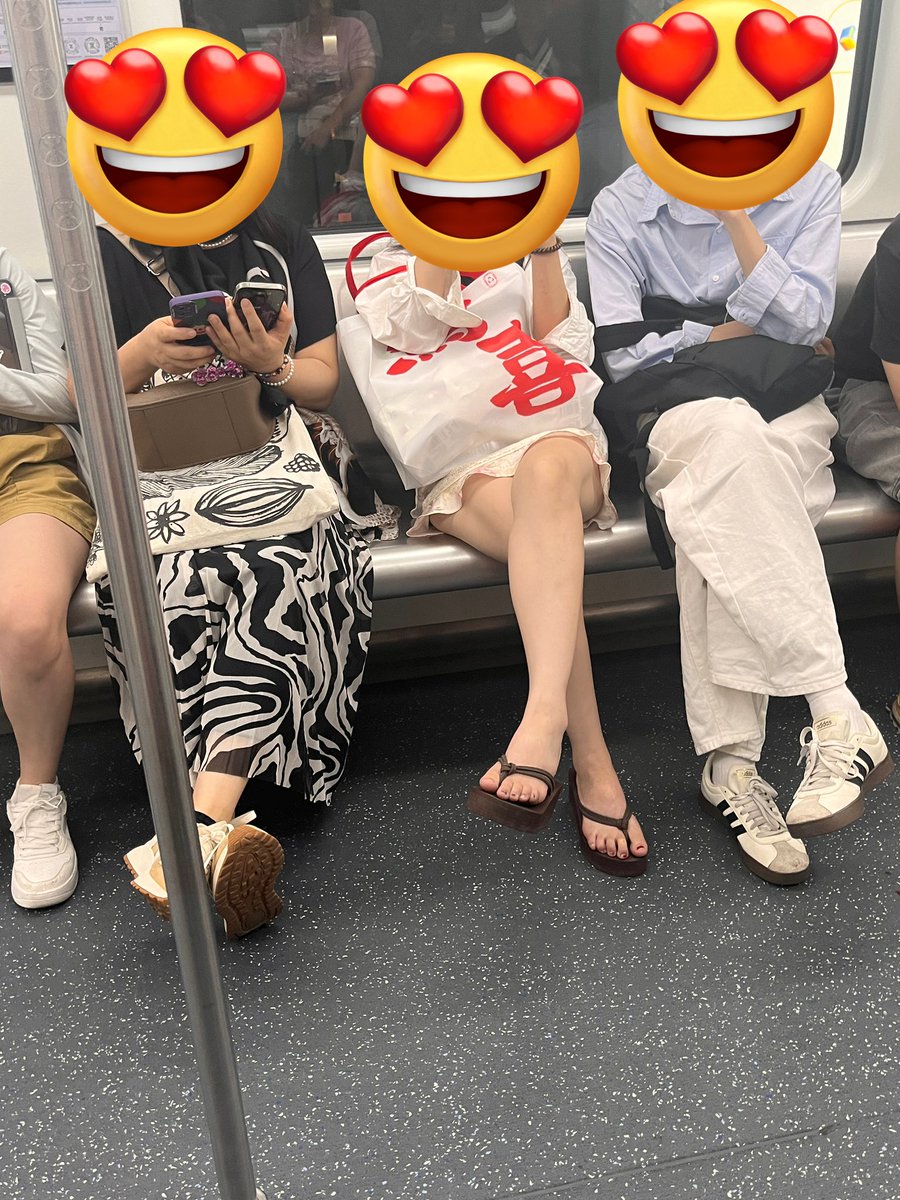 恋足癖犯了
#地铁顶臀 #地铁偷拍 #jk #打胶射鞋