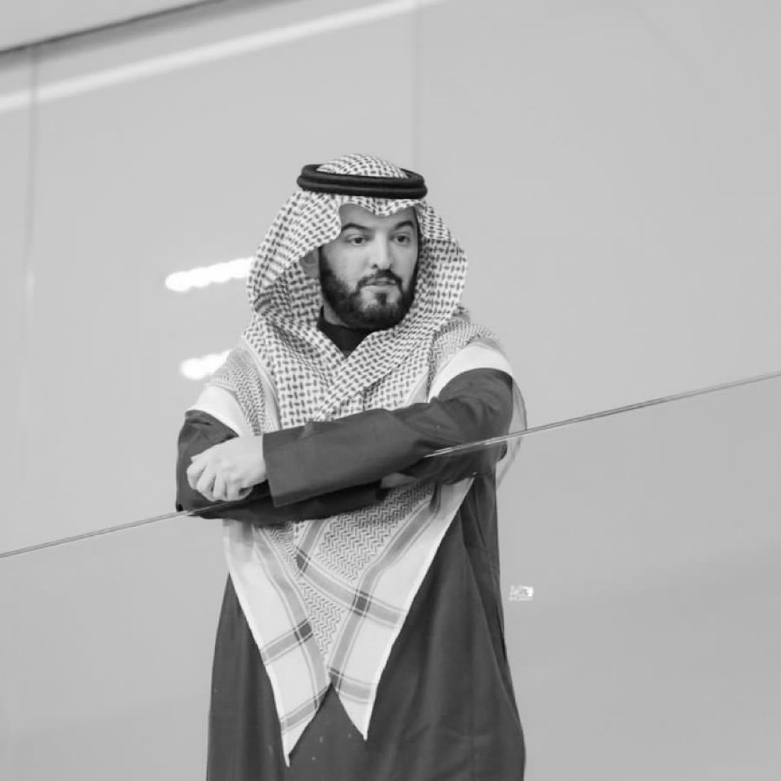 الجمهور لا يرغب ب استمرارك مهما كلفنا الثمن وحتى  لو كان الفريق بيخسر دعم الامير الوليد بن طلال .. وجودك أصبح كارثة والموسم الحالي أثبت انواع الفشل وعاندت وتحديت بنفسك الجمهور وكان تحديك خاسر من البداية .. انت السبب الاول بكل شيء يصير انت اللي اعطيت الصلاحيات لفهد المفرج وانت