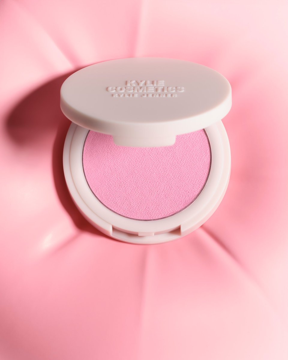 kyliecosmetics's tweet image. say hello to your summer blush essential 🩷 our NEW first of its kind hybrid blush formula comes in 8 shades including the redefined classic, winter kissed 2.0 🎀 for the blush girlies. coming 5.20!