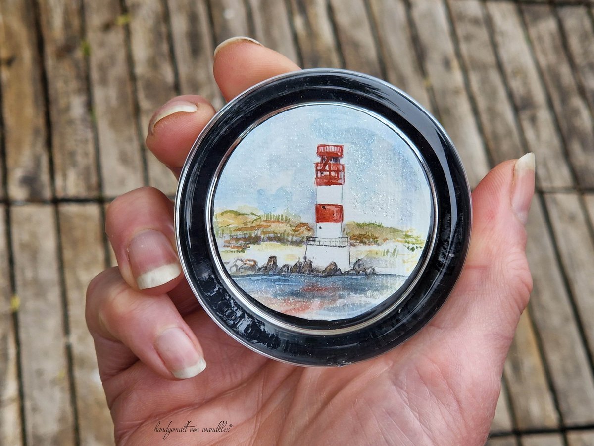 wandklex's tweet image. Papierfluten aufm Schreibtisch, kein Land in Sicht?
Leuchttürme zeigen ja vielleicht, wo's lang geht. ☺
Paperweight, Brieföffner und Briefklammer/Leseclip mit Stück für Stück handgemaltem Leuchtturm #Helgoland Düne gibts ab sofort im #wandklex Shop auf wandklex.art/product/leucht….