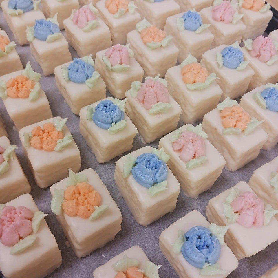 Small in size, big on charm. Our petit fours are made with love—and perfect for any sweet moment! 💛

#tiffanysofcolumbia, #tiffanys, #bakery, #columbia, #columbiasc, #southcarolina, #desserts, #treats