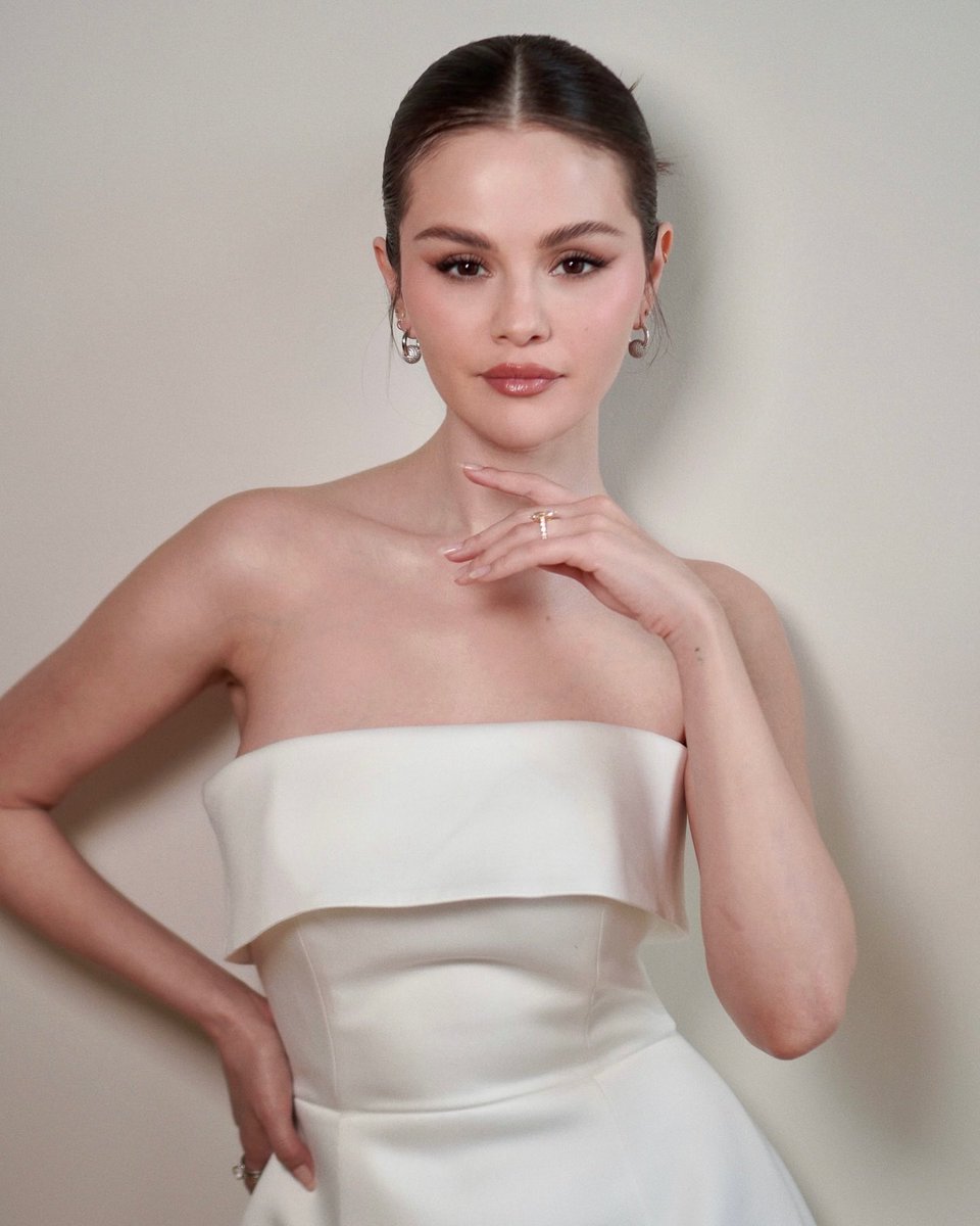 Selena Gomez is entering her bridal era. SHE LOOKS AMAZINGGG.😩🤍