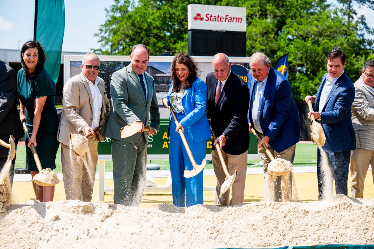 LionUpAthletics's tweet photo. Breaking Ground. Pushing Limits. Building Community! 

Excited to partner with @mynorthoaks to start the building process of the North Oaks Health System Academic and Athletic Complex! 

#LionUp | #HammondAmerica https://t.co/hrU2L15KCU