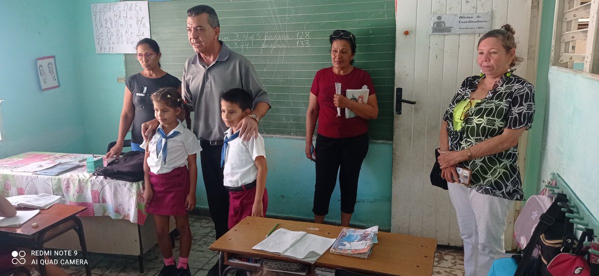 En la vista del Oscar Pérez Leyva jefe del Departamento de Organización Provincial del PCC  al centro educacional S/I Frank País García. Se unió a las tareas educativas.. 
#JesúsMenéndezTierradeGrandes..
