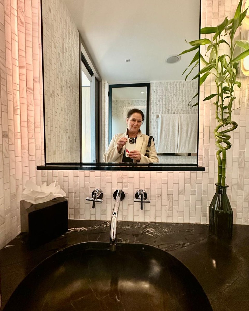 Guess where? ✨

Pan Pacific London promises understated luxury in London’s Square Mile with famous markets, Michelin-starred restaurants, and iconic landmarks all within easy reach. 

Muddy’s Ed-in-Chief, Hero Brown checks in to check it out 👀📍

#hotel #fivestarhotel #review