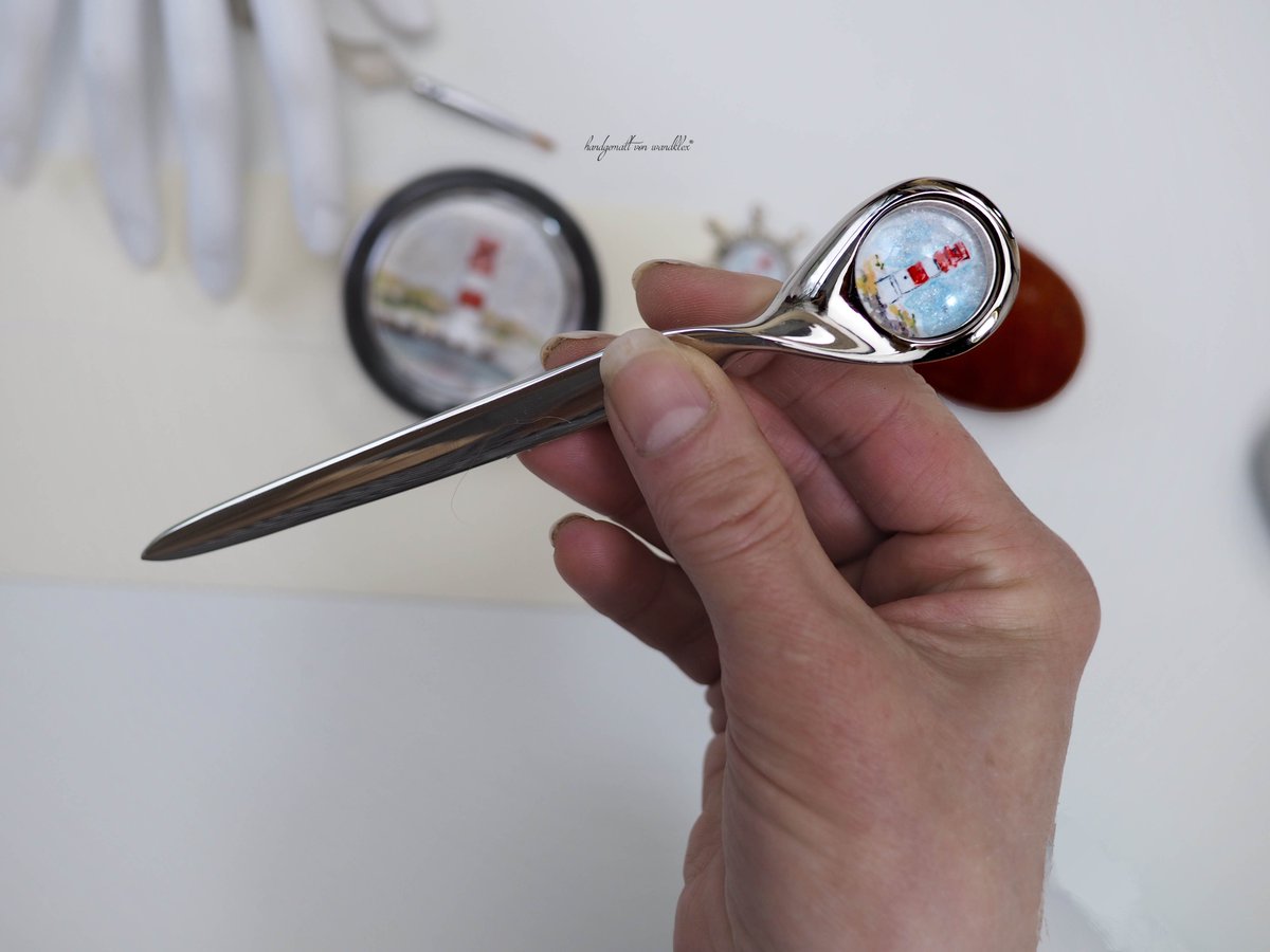 wandklex's tweet image. Papierfluten aufm Schreibtisch, kein Land in Sicht?
Leuchttürme zeigen ja vielleicht, wo's lang geht. ☺
Paperweight, Brieföffner und Briefklammer/Leseclip mit Stück für Stück handgemaltem Leuchtturm #Helgoland Düne gibts ab sofort im #wandklex Shop auf wandklex.art/product/leucht….