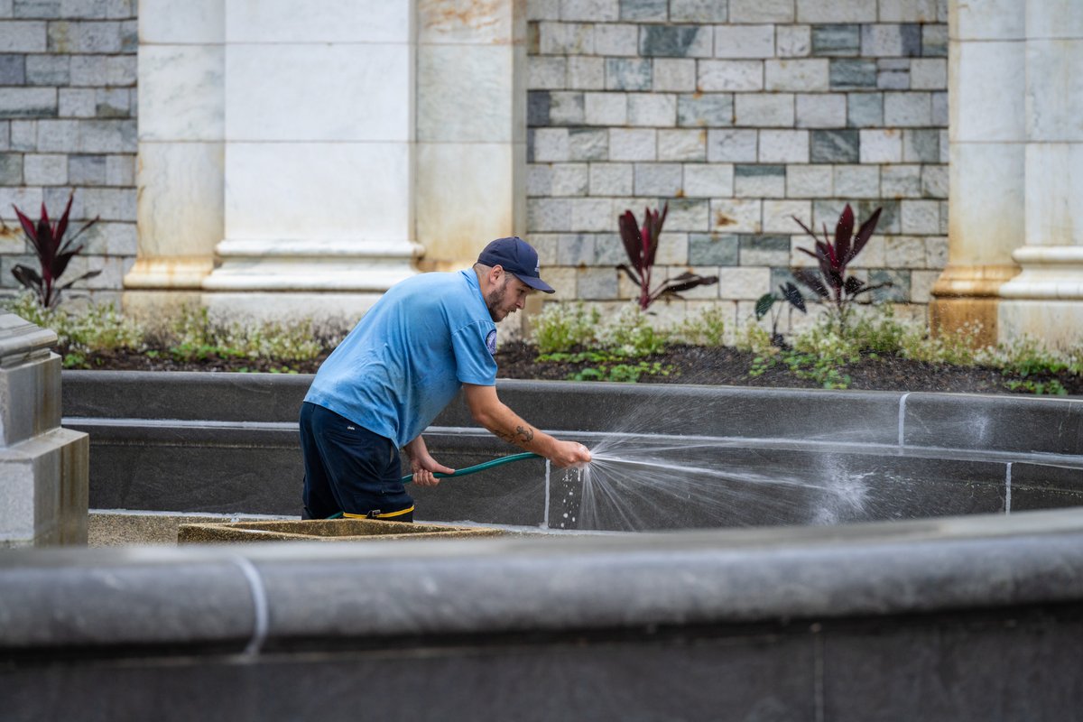 Our pipefitters keep the #USCapitol's west central fountain (ca. 1892) looking like new. Regular maintenance removes particulate matter, supports water flow and cleans stains. ⛲️ #PreservationMonth