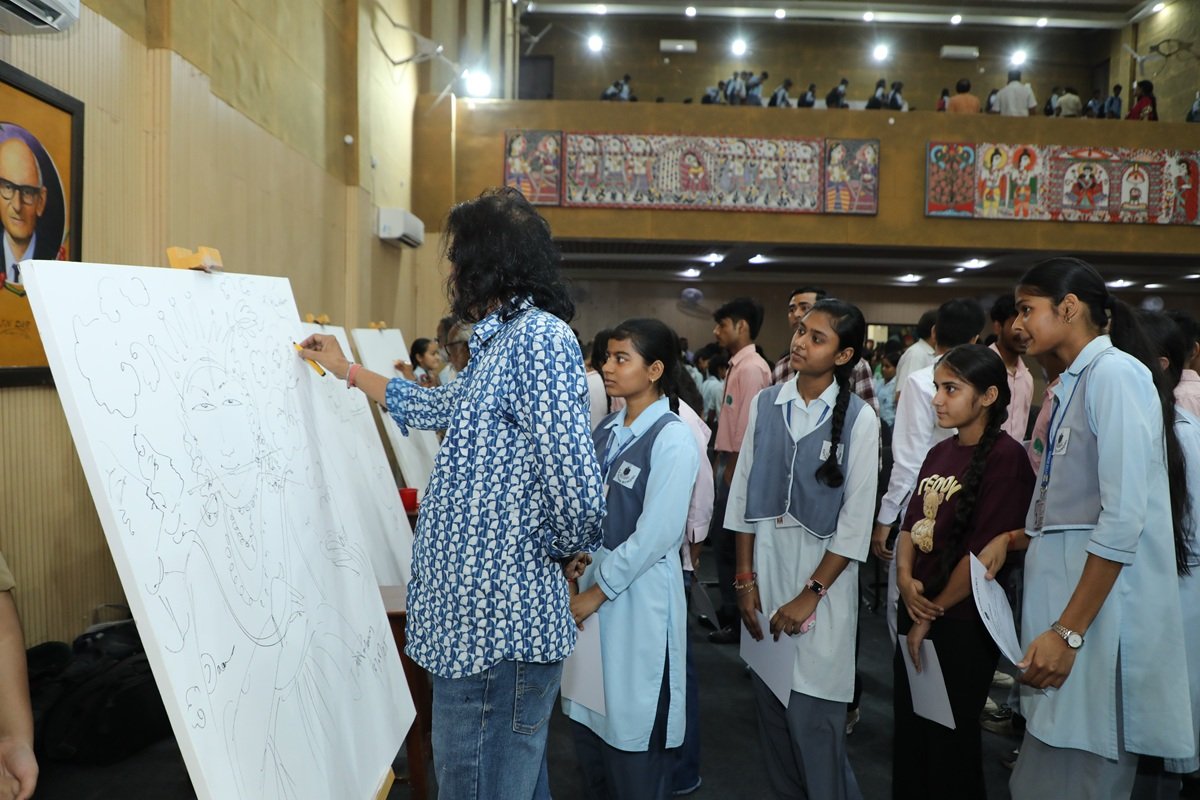 tweetndmc's tweet photo. 🎨 Art Meets Vision!
#NDMC launches Viksit Bharat Summer Art Workshop at Navyug School, Sarojini Nagar – 10 days of creativity, colour &amp; culture!
Inaugurated by Vice Chairperson Shri Kuljeet Singh Chahal
✨ Featuring 14 Padmashri &amp; eminent artists
#ViksitBharat2047  #UnityInArt https://t.co/bvr7twrLkp
