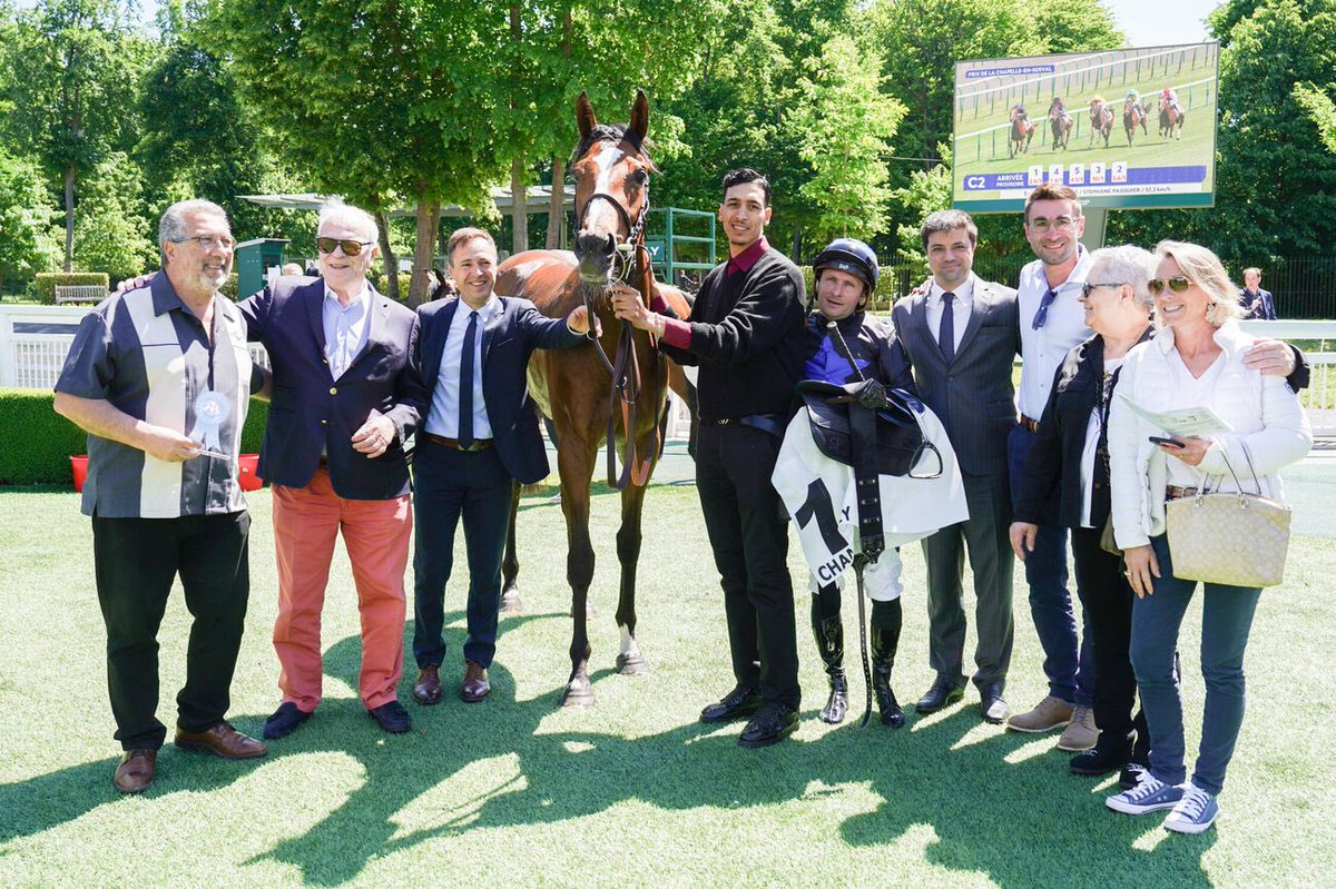 ☀️Victoire à <a href="/fgchantilly/">FG Chantilly</a> 😁
👤 <a href="/HeadRacing1/">Head Racing</a> 
🎩 <a href="/FranckyDefosse/">Francky Défossé</a> 
💪🏻💪🏻💪🏻
🥇ROSA SALVAJE 💙
Prix de la Chapelle-en-Serval - Classe 2 - 2100m 
Merci à <a href="/SandraBiloe/">Biloé Joaillerie Monte-Carlo</a> &amp; <a href="/eqwinapp/">EQWIN</a>, nos partenaires, pour leur soutien 🪽
#galop #jockey #passionjob ❣️
📸Scoopdyga