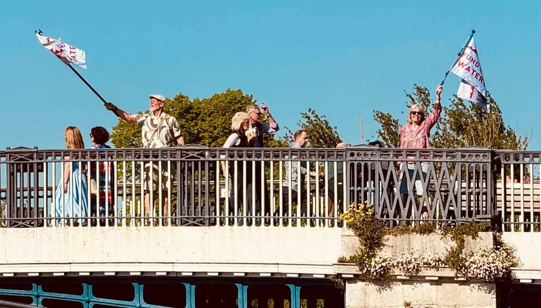 The #FundBritainsWaterways flotilla are continuing to fly the flag as they journey north from Westminster towards the Wash. 

Here in #Windsor
