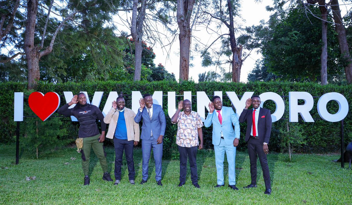 NjeriWaKirima's tweet photo. Obinna and Crew listening to the ground. https://t.co/qRWHPrqyj2