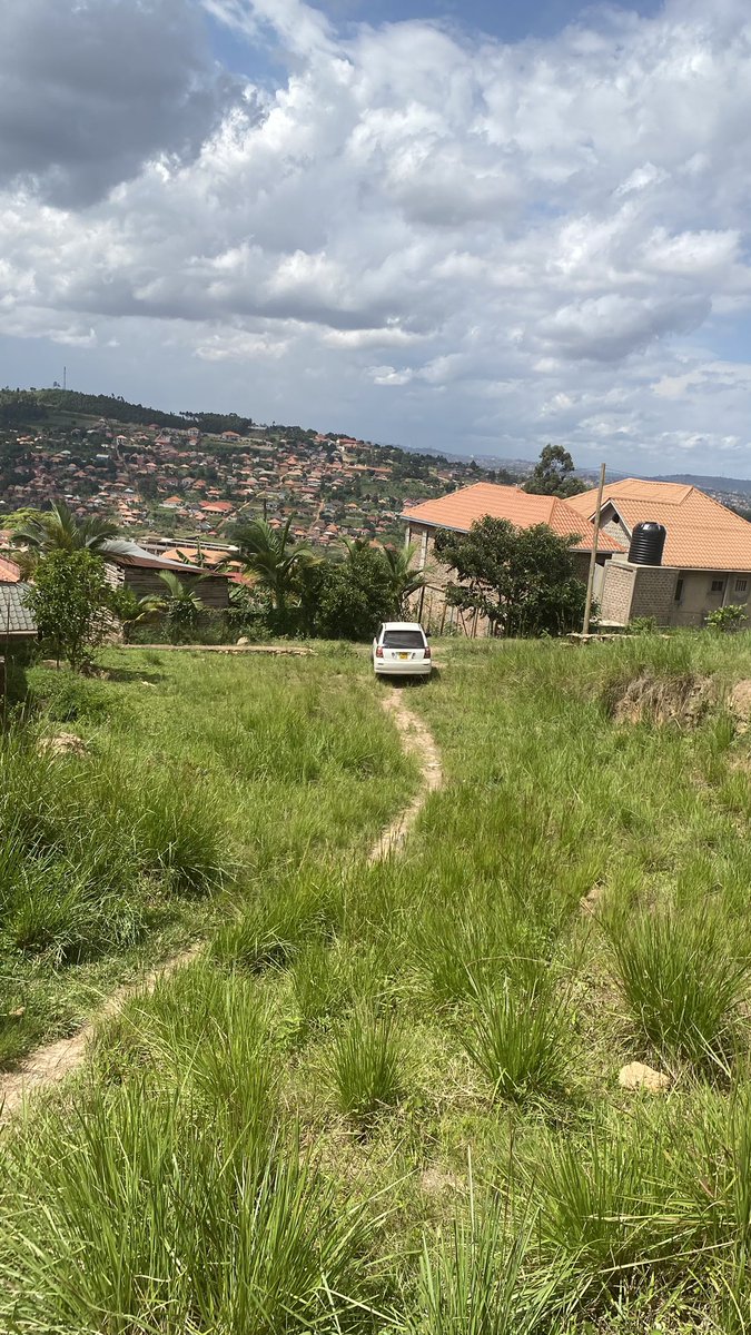 stkconsults's tweet photo. PRICE DROPPED UPTO Ugx 32m 
QUICK SALE 
Prime plots for sale 300metres from Nsangi  town  (masaka road ) 
Ready title in bank selling at Ugx 32m 
Call/watsp our office today 
0200906013/0762808647 https://t.co/M3u4NvIYcF