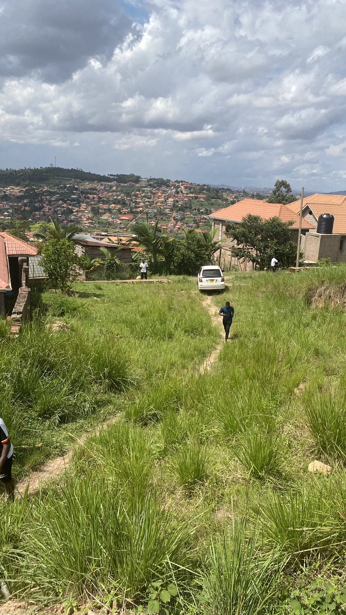 stkconsults's tweet photo. PRICE DROPPED UPTO Ugx 32m 
QUICK SALE 
Prime plots for sale 300metres from Nsangi  town  (masaka road ) 
Ready title in bank selling at Ugx 32m 
Call/watsp our office today 
0200906013/0762808647 https://t.co/M3u4NvIYcF