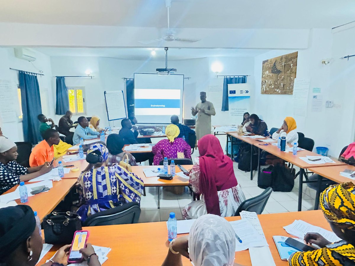AssoBlogMali's tweet image. Du 13 au 15 mai 2025, des membres de l&apos;ABM ont participé à un séminaire du PROLAC-GFP sur la lutte contre la corruption et la gestion des finances publiques. Ce séminaire visait à former les jeunes pour promouvoir la transparence.

#ABM #BonneGouvernance #CivicEngagement