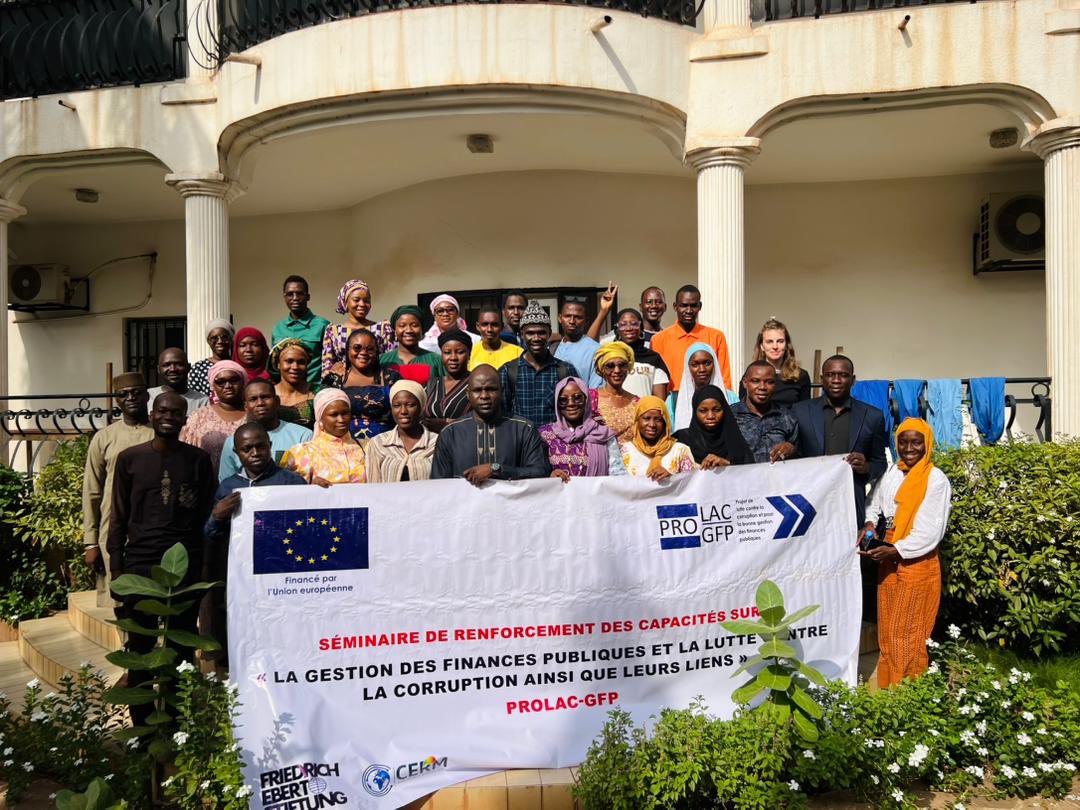 AssoBlogMali's tweet image. Du 13 au 15 mai 2025, des membres de l&apos;ABM ont participé à un séminaire du PROLAC-GFP sur la lutte contre la corruption et la gestion des finances publiques. Ce séminaire visait à former les jeunes pour promouvoir la transparence.

#ABM #BonneGouvernance #CivicEngagement