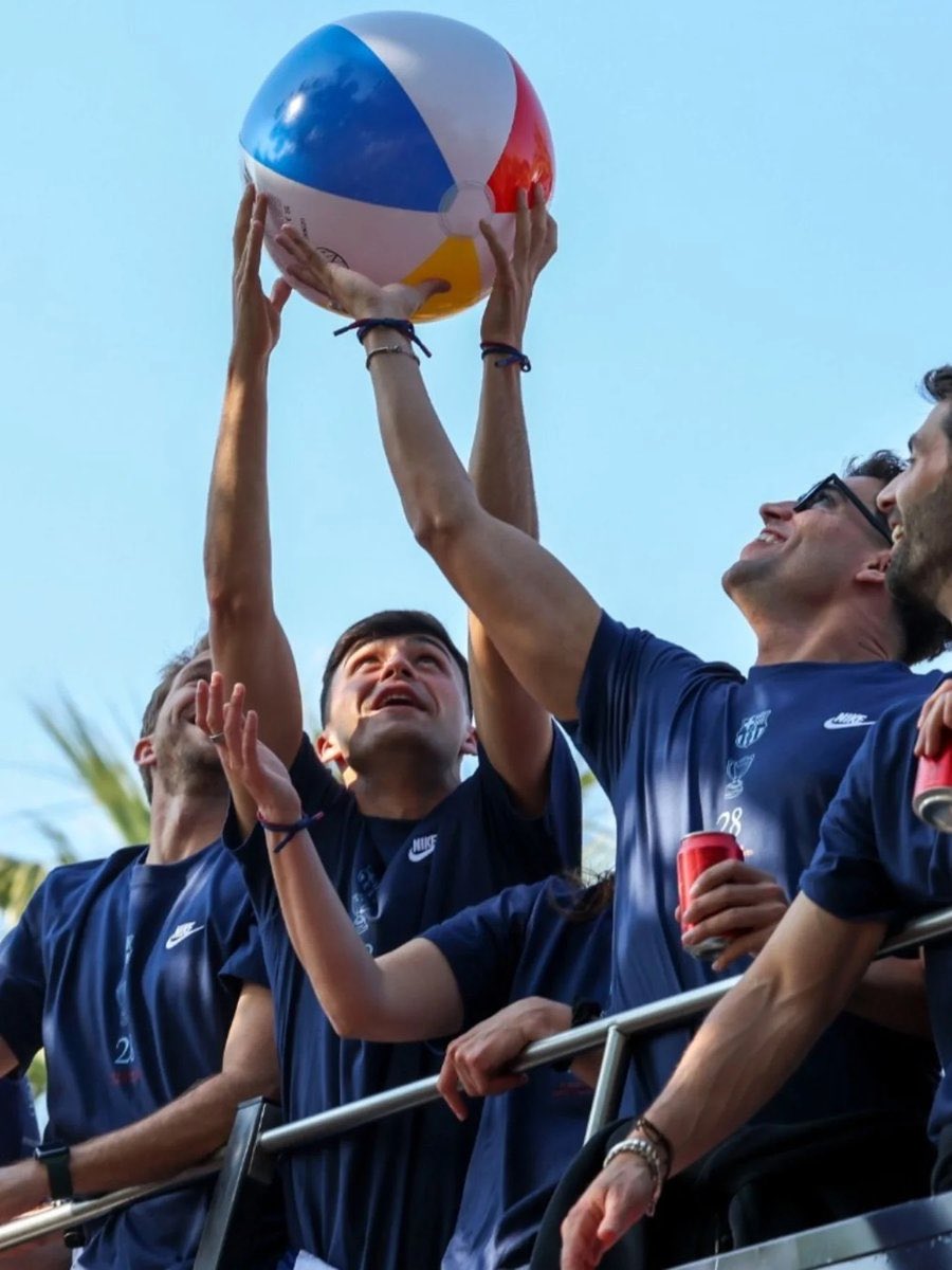 JAJSJAKSJSJK QUE NO FALTE EL BALÓN DE PLAYA